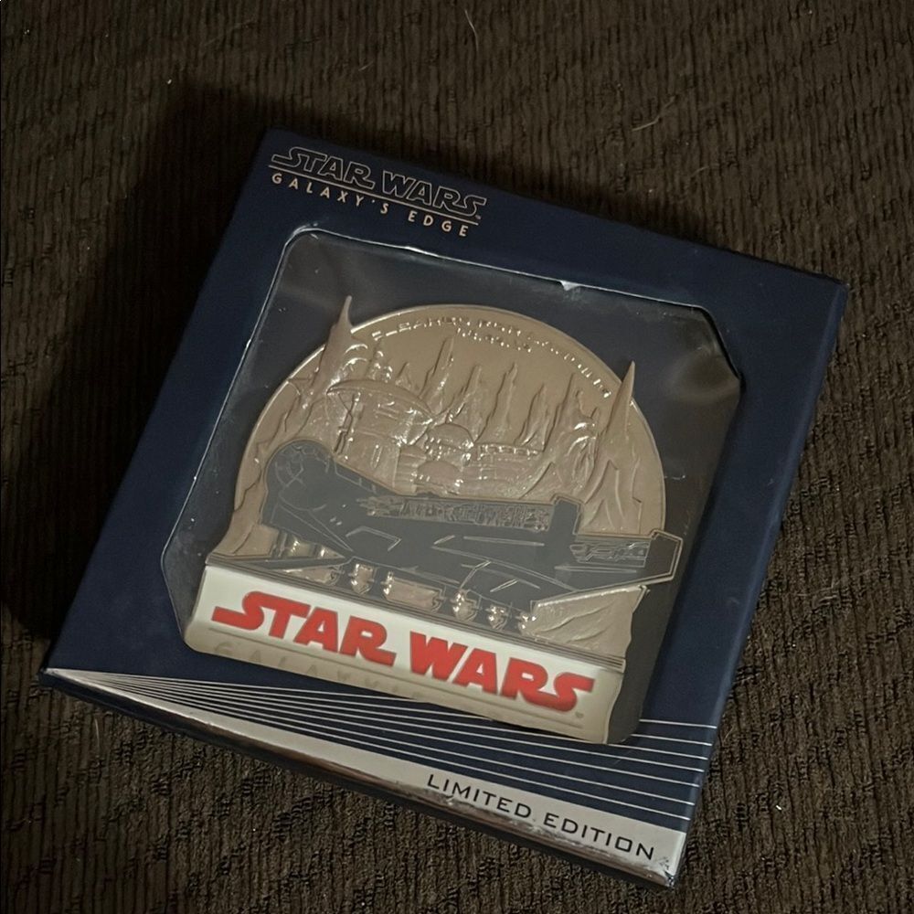 WDW Star Wars Galaxy's Edge Opening Day Jumbo Pin Millennium Falcon LE 1000